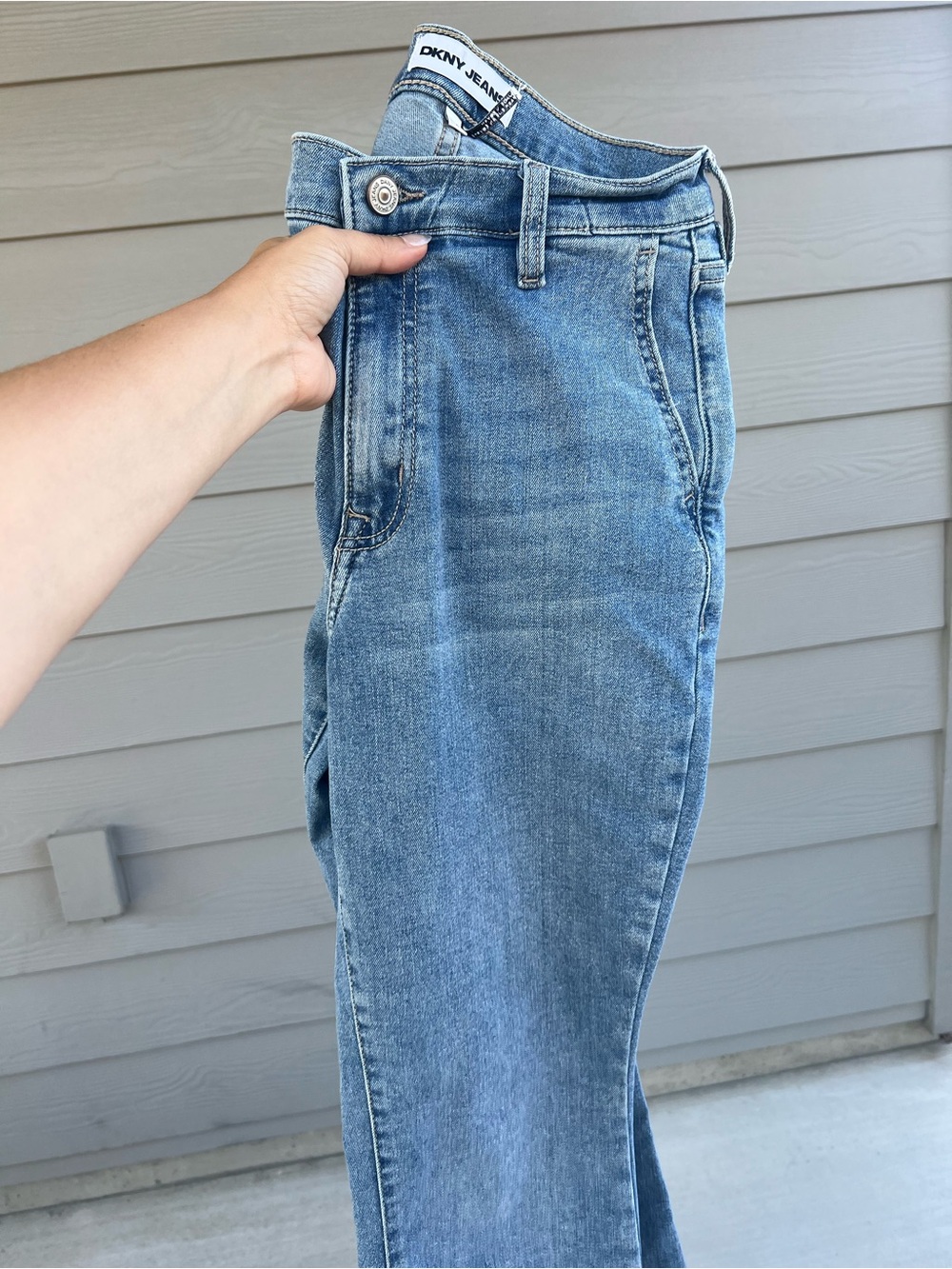 DKNY Flared High Rise Jeans - Size 26 *New Condition*